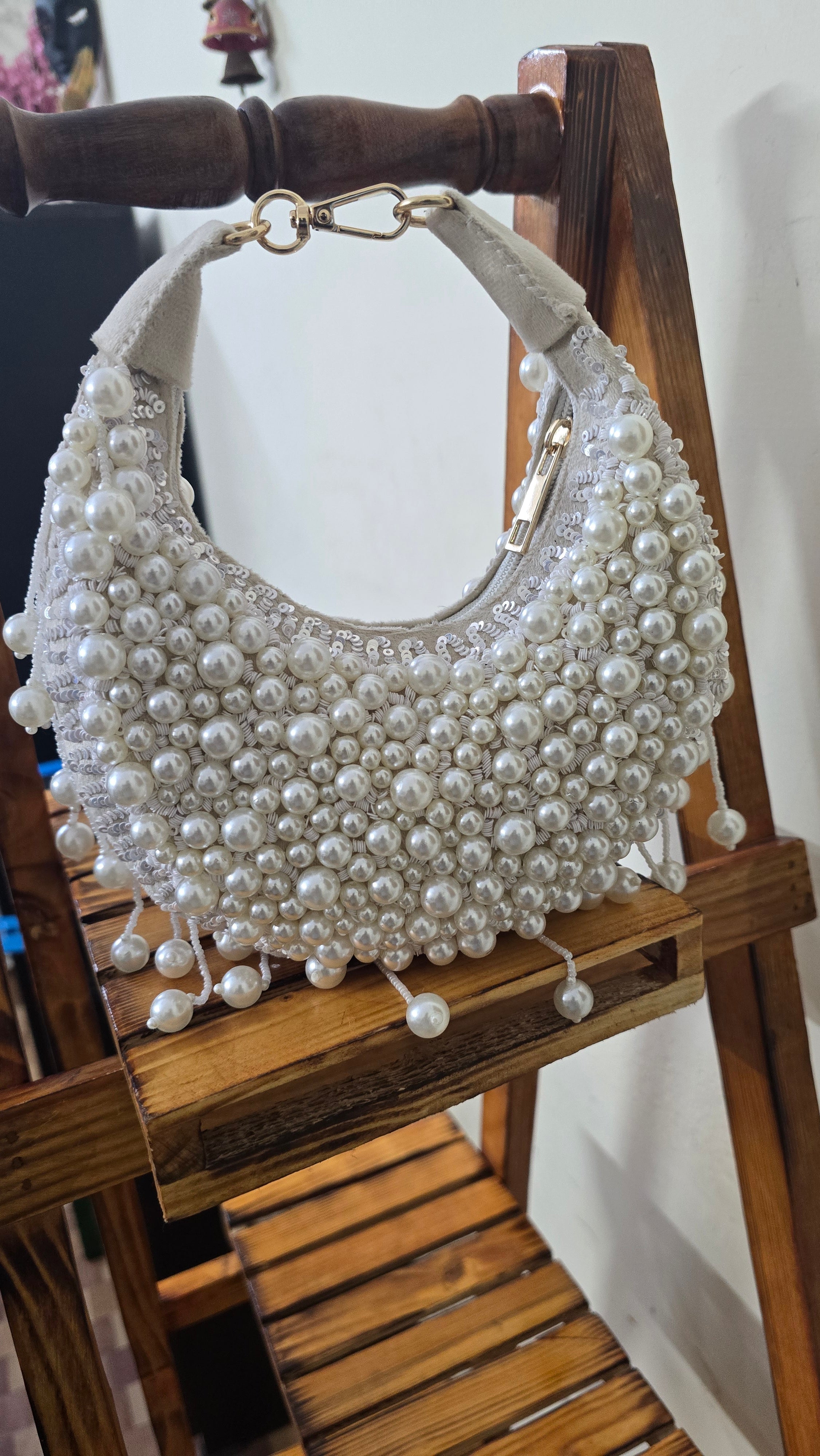 Swis-1385 Pearl moon bag