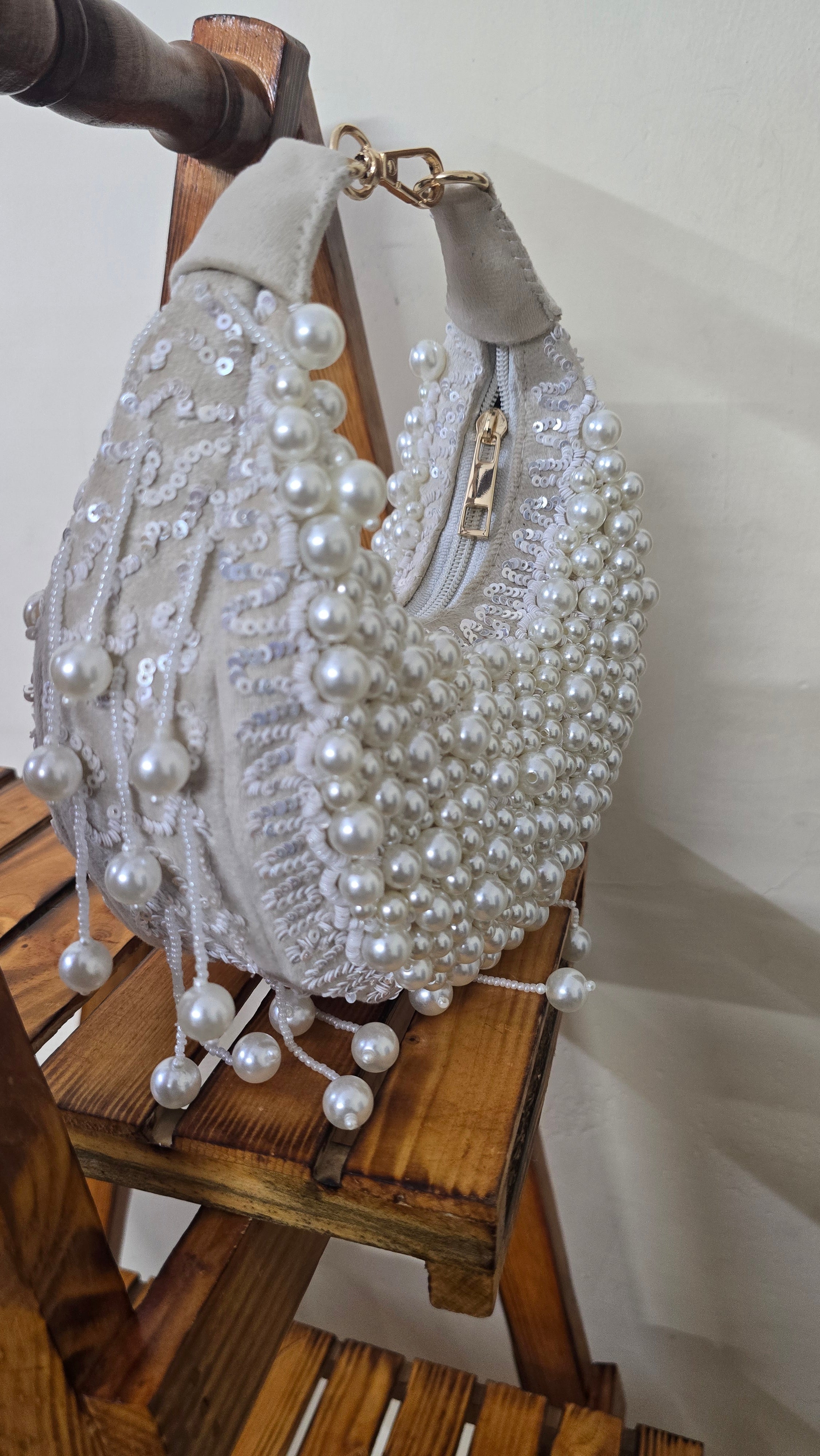 Swis-1385 Pearl moon bag