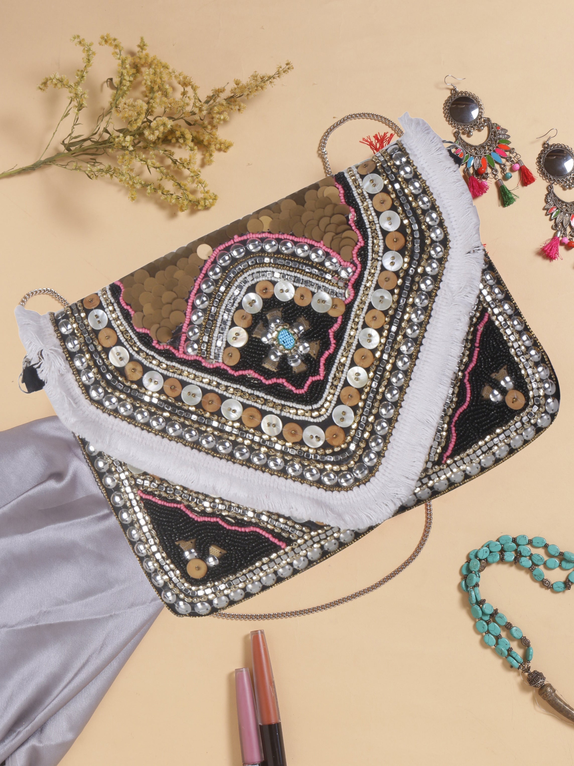 Swisni black & white banjara boho bag