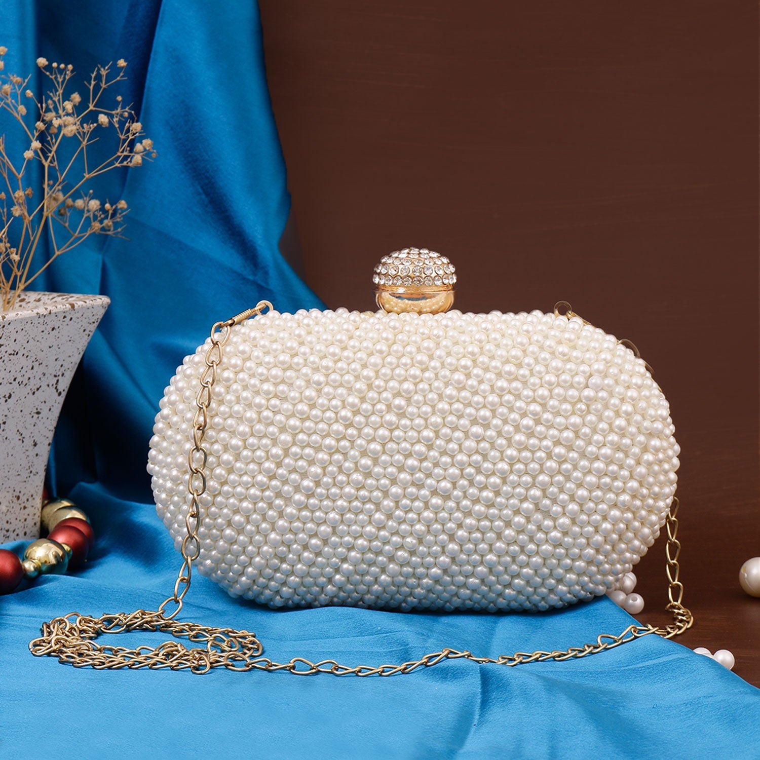 SWISNI OVAL PEARL CLUTCH BAG