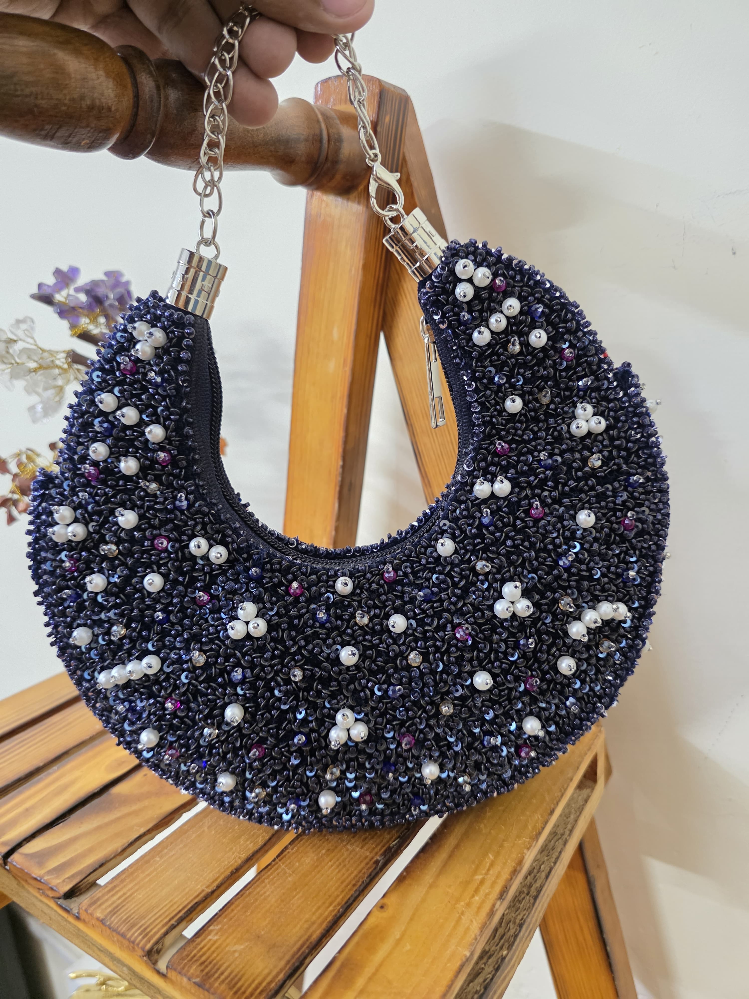 Moon clutch