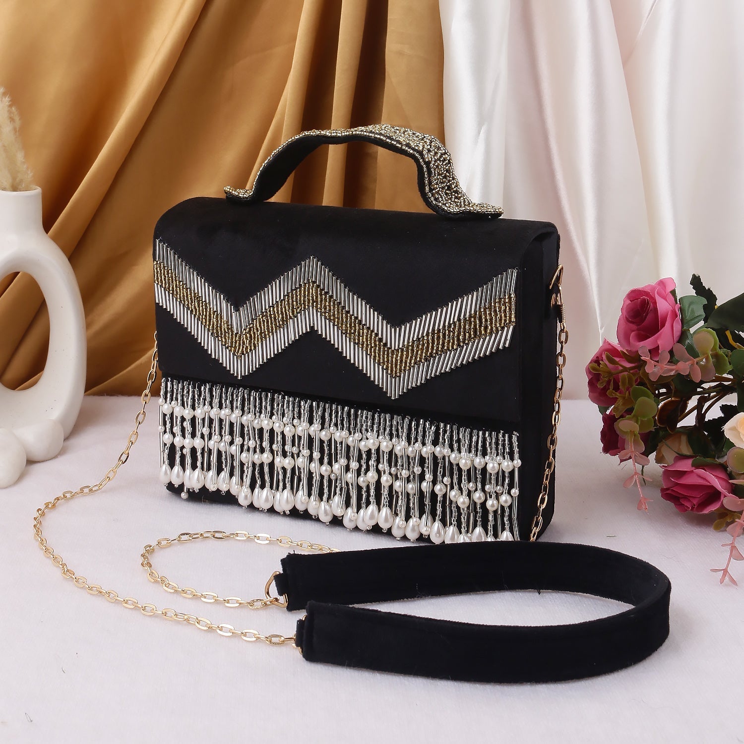 Swisni black mdf embroidered bag