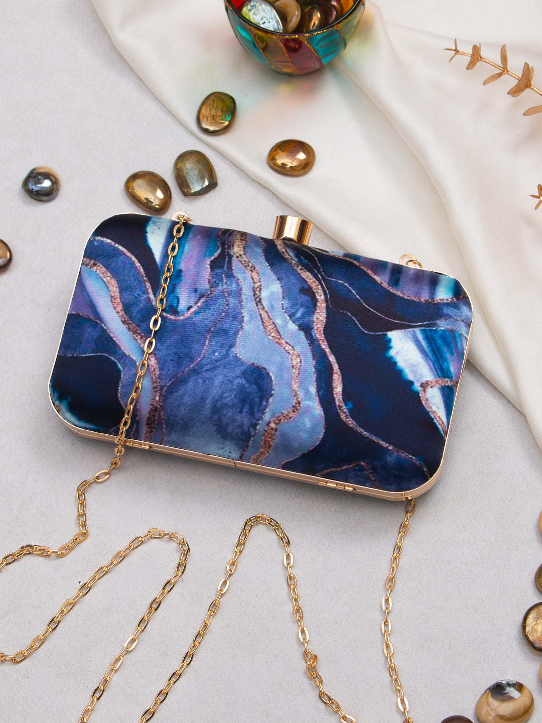 Abstract printed clutch