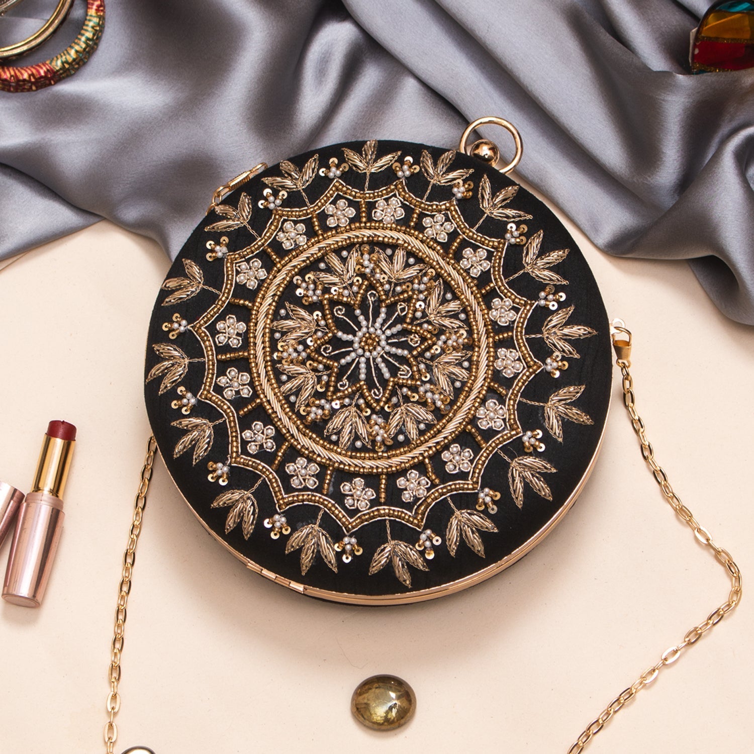 black round clutch