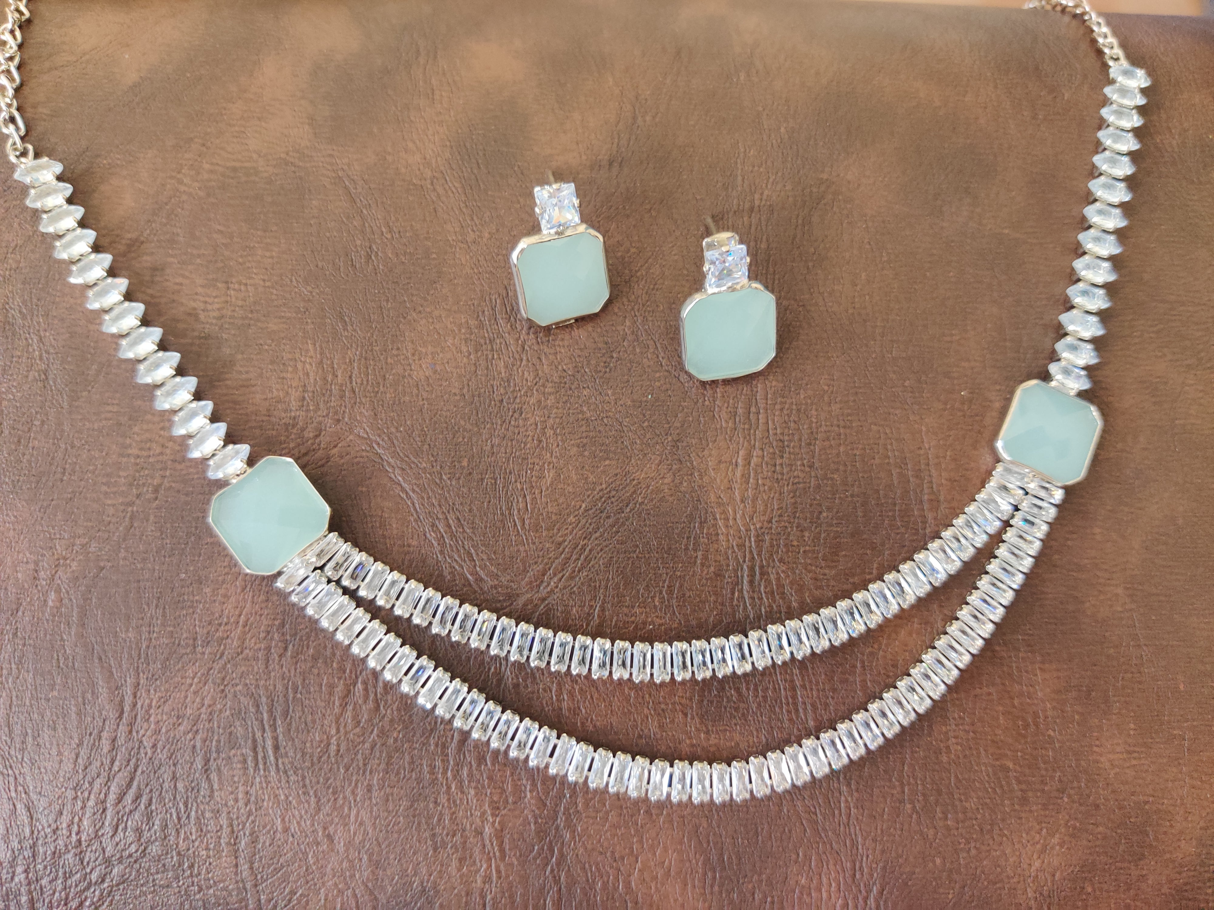 Neckless