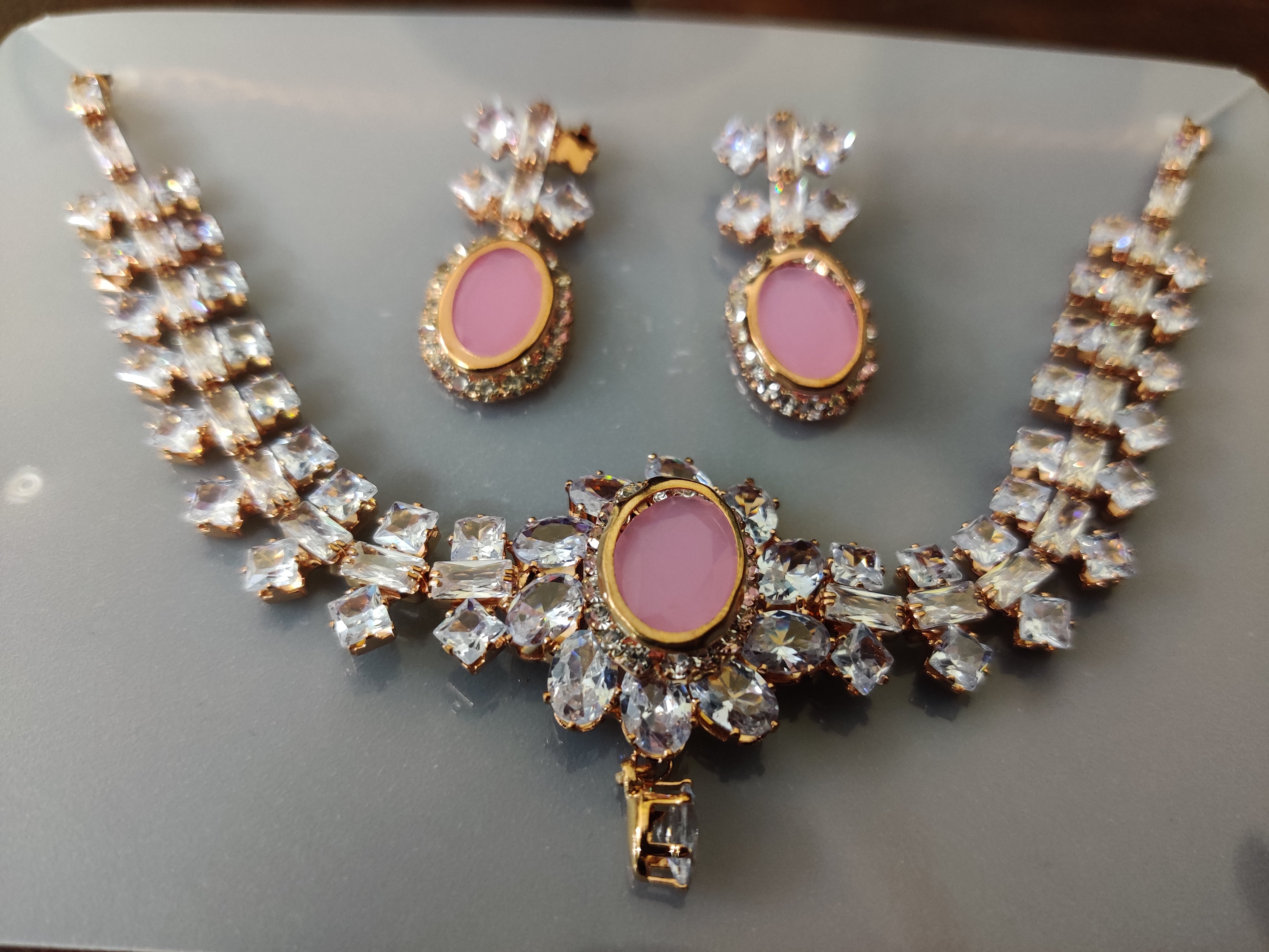 Neckless