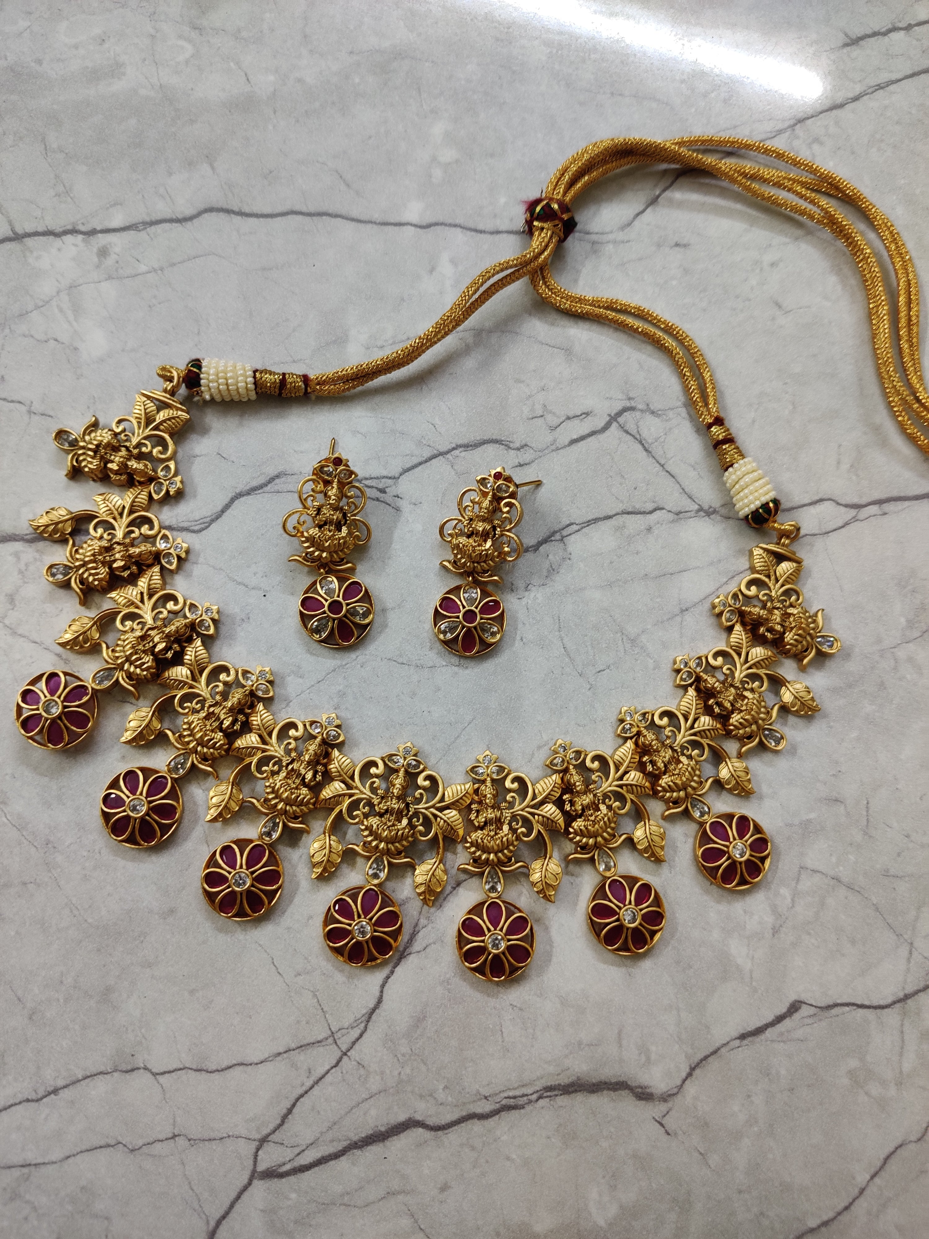 Neckless